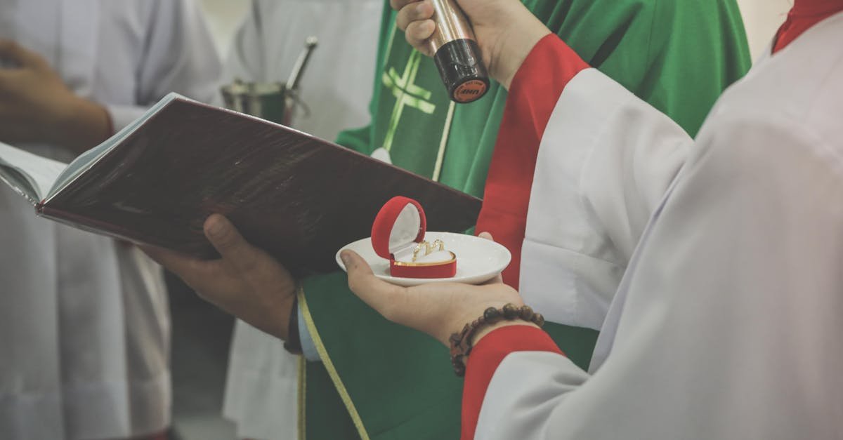 Wasza miłość w Słowie: jak wybrać czytania, które najpiękniej wybrzmią podczas Mszy ślubnej