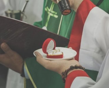 Wasza miłość w Słowie: jak wybrać czytania, które najpiękniej wybrzmią podczas Mszy ślubnej