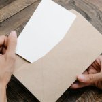 Koperta na Komunię bez zagadek: ile dać, by było elegancko i od serca