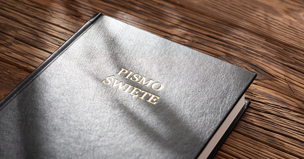 Prezent z duszą: wyjątkowa Biblia dla nowożeńców — pamiątka na całe życie