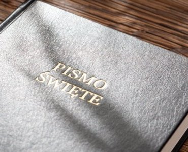 Prezent z duszą: wyjątkowa Biblia dla nowożeńców — pamiątka na całe życie