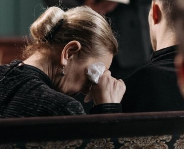 Kiedy serce wraca do równowagi: o czasie żałoby po rodzicach i łagodnym powrocie do codzienności