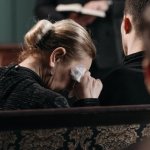 Kiedy serce wraca do równowagi: o czasie żałoby po rodzicach i łagodnym powrocie do codzienności