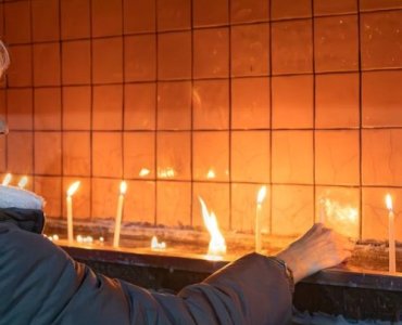Gdy odchodzą nagle: modlitwa, która niesie światło i ukojenie