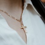 Komplet z Cudownym Medalikiem: jak wybrać piękny znak wiary na co dzień i na wyjątkowy prezent