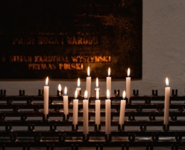 Chrzest bez stresu: świeca, szatka i obowiązki – kto za co odpowiada?
