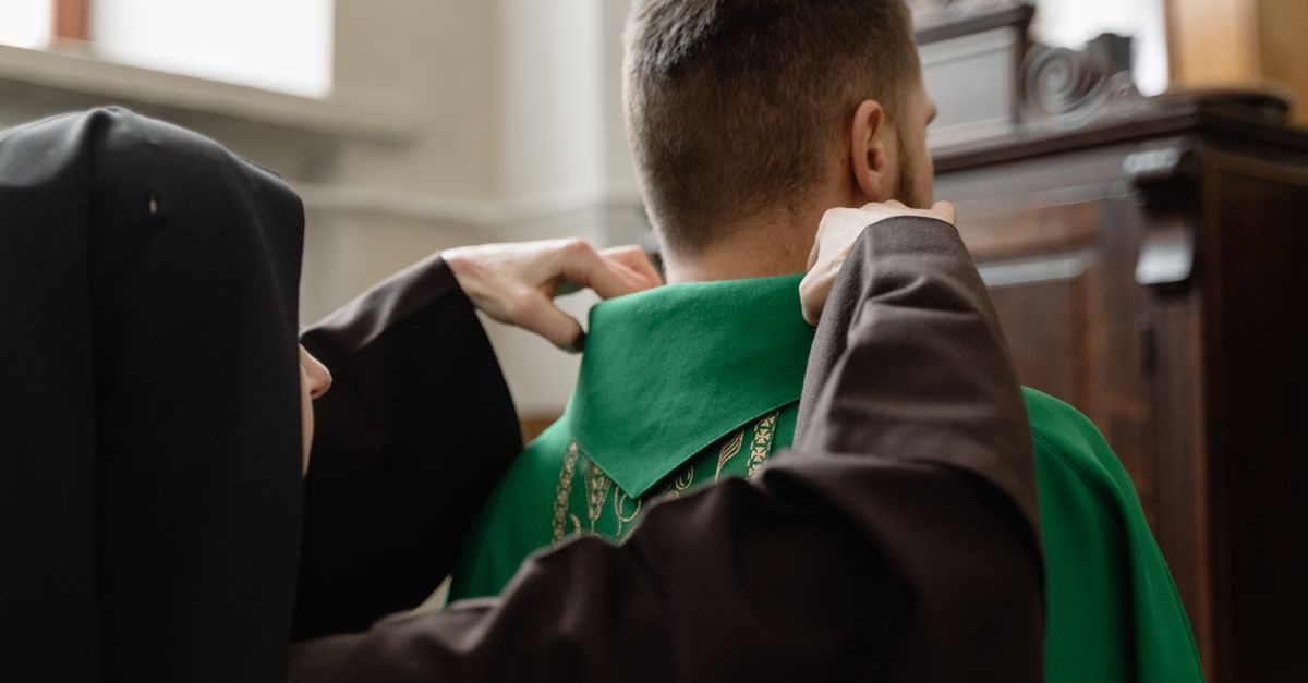 Nowy dom pod Bożą opieką: jak przygotować się do błogosławieństwa i wizyty kapłana