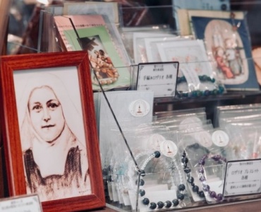 Co przywieźć z pielgrzymki? Pamiątki z duszą – piękne i praktyczne propozycje, które zostaną na lata
